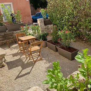 Apartment Les Lauriers, LʼIsle-sur-la-Sorgue