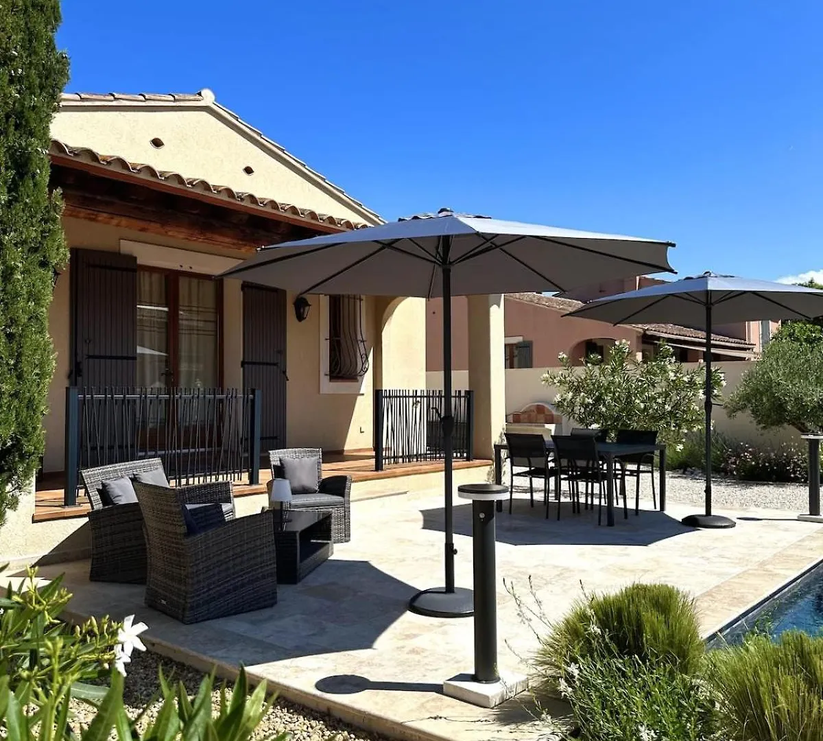 Les Lauriers Blancs Air-Conditioned Villa With Swimming Pool Holiday home
