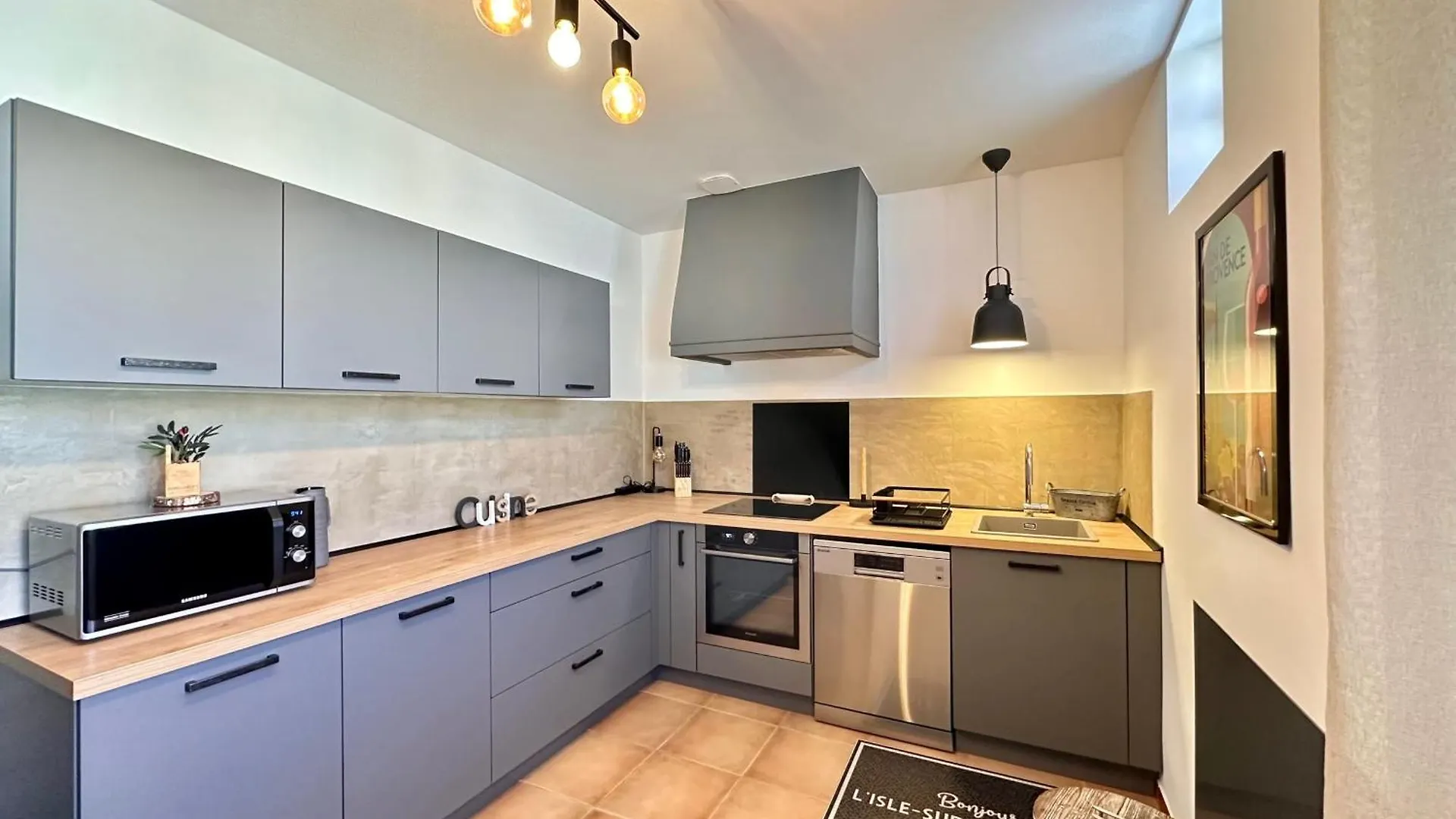 Les Lauriers Blancs Air-Conditioned Villa With Swimming Pool Holiday home L'Isle-sur-la-Sorgue