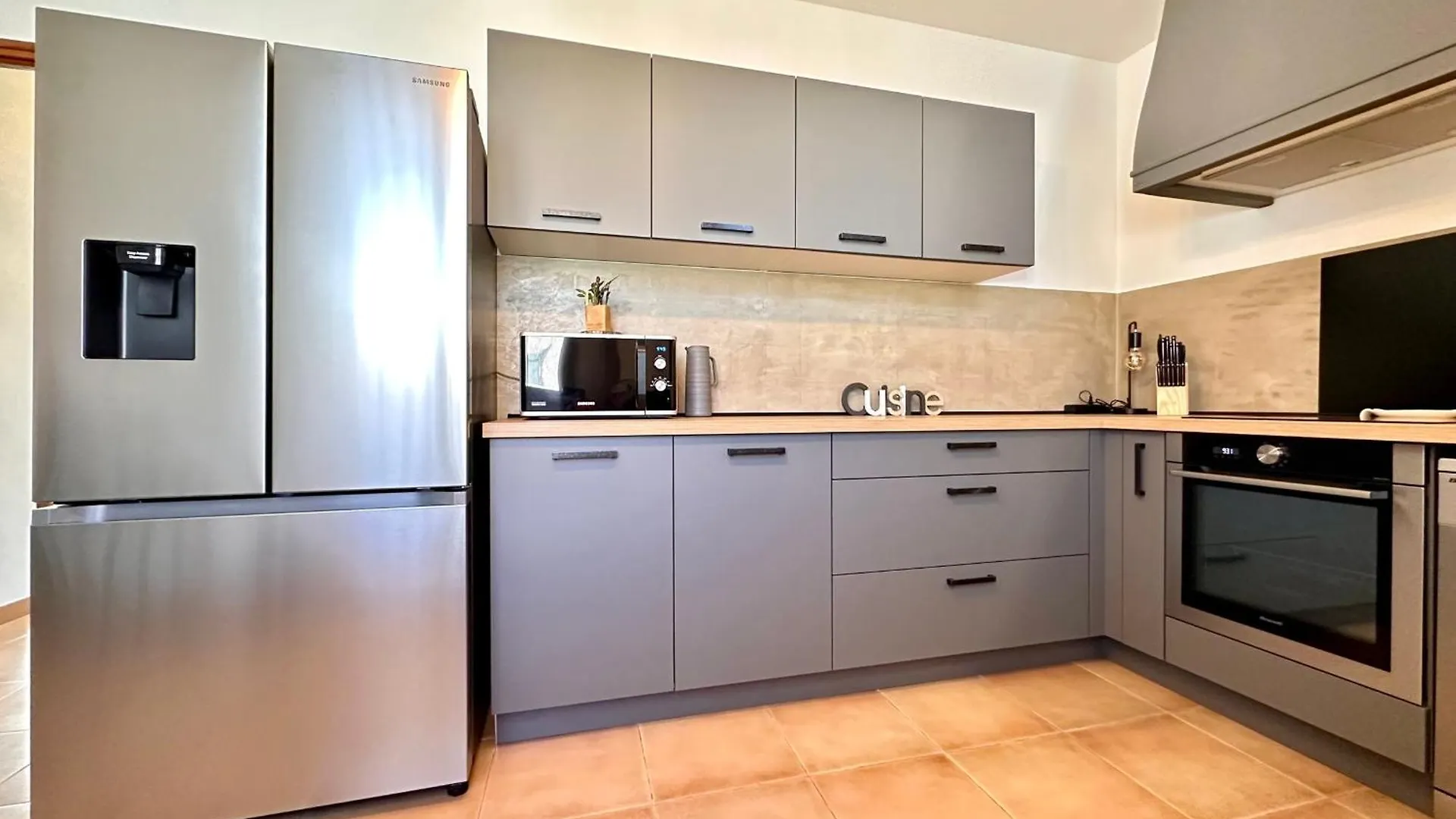 Les Lauriers Blancs Air-Conditioned Villa With Swimming Pool Holiday home L'Isle-sur-la-Sorgue