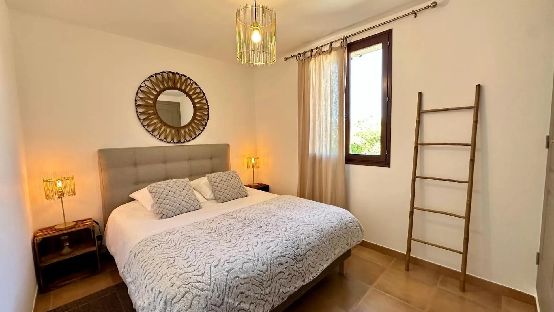 Les Lauriers Blancs Air-Conditioned Villa With Swimming Pool