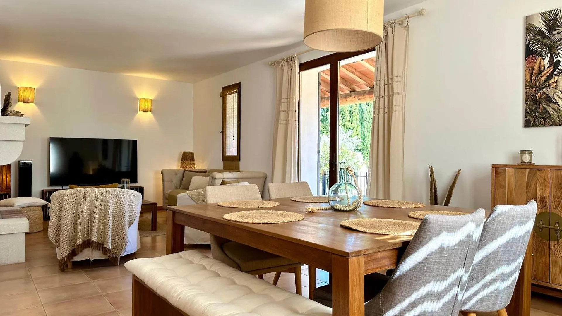 Holiday home Les Lauriers Blancs Air-Conditioned Villa With Swimming Pool